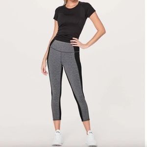 Lululemon ‘Rare’ Grey Paneled Cropped Legging w/Ruched slit on Back Legs sz 8